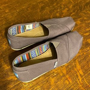 Women’s size 9 Toms shoes